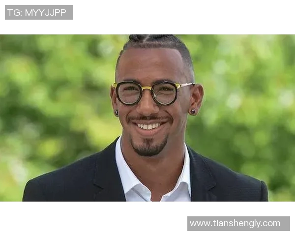 黑人成为足球场上的时尚新风潮:黑人长发球星掀起运动界发型革命 黑人成为足球场上的时尚新风潮:黑人长发球星掀起运动界发型革命